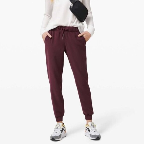 Lululemon On the Fly Jogger Cassis 2 - Picture 1 of 5